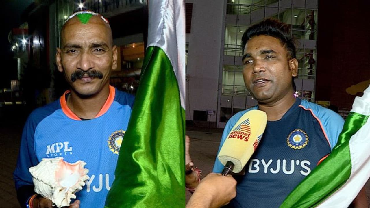 കാര്യവട്ടത്ത് ക്രിക്കറ്റ് ആവേശം കൊഴുപ്പിക്കാന് 'കട്ട ഫാനുകള്' എത്തി കാര്യവട്ടത്ത് ക്രിക്കറ്റ് ആവേശം കൊഴുപ്പിക്കാന് 'കട്ട ഫാനുകള്' എത്തി