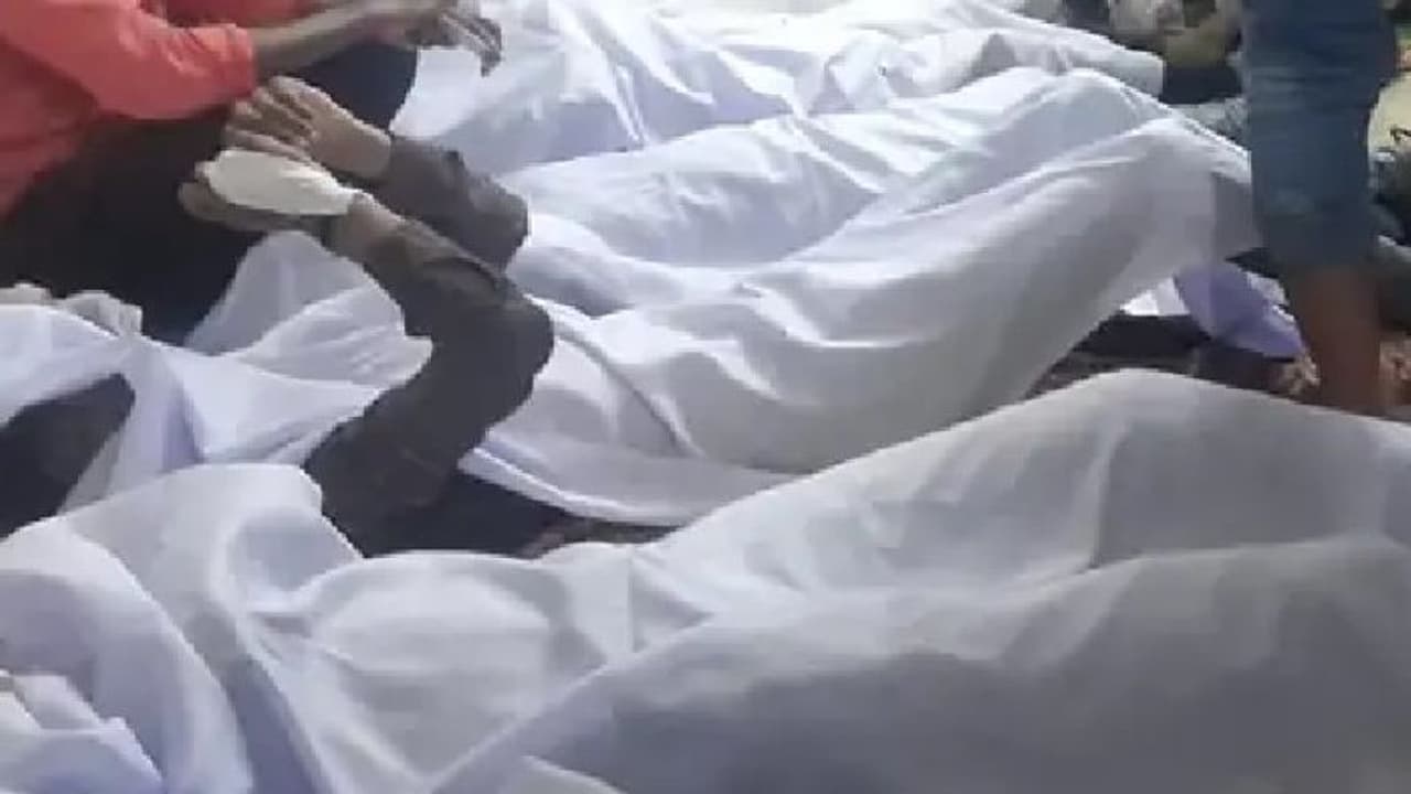 Shocking: इंजीनियर बेटे ने मां बाप और बहन को मार डाला, फ्यूचर खतरे में दिखा तो पूरे परिवार किया The End Shocking: इंजीनियर बेटे ने मां बाप और बहन को मार डाला, फ्यूचर खतरे में दिखा तो पूरे परिवार किया The End