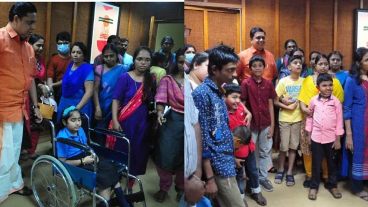 നിയമസഭ സന്ദർശിച്ച് ഓട്ടിസം തെറാപ്പി സെന്ററിലെ കുട്ടികള് നിയമസഭ സന്ദർശിച്ച് ഓട്ടിസം തെറാപ്പി സെന്ററിലെ കുട്ടികള്