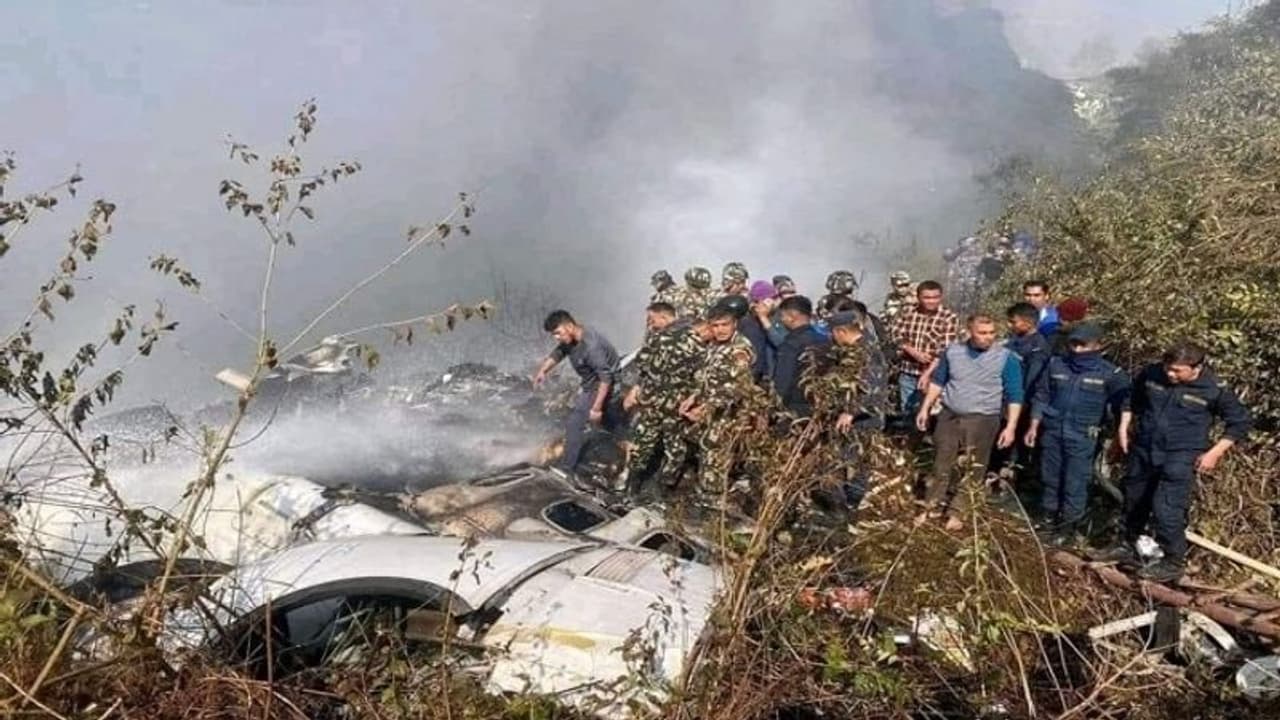 நேபாளத்தில் எட்டி விமானம் விபத்து: 5 இந்தியர்கள் உட்பட 68 பேர் உயிரிழப்பு!! நேபாளத்தில் எட்டி விமானம் விபத்து: 5 இந்தியர்கள் உட்பட 68 பேர் உயிரிழப்பு!!