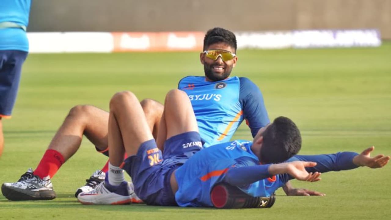 കാര്യവട്ടം ഏകദിനം; രണ്ട് മാറ്റങ്ങളുമായി പരമ്പര തൂത്തുവാരാന് ഇന്ത്യ, ടോസ് വീണു കാര്യവട്ടം ഏകദിനം; രണ്ട് മാറ്റങ്ങളുമായി പരമ്പര തൂത്തുവാരാന് ഇന്ത്യ, ടോസ് വീണു