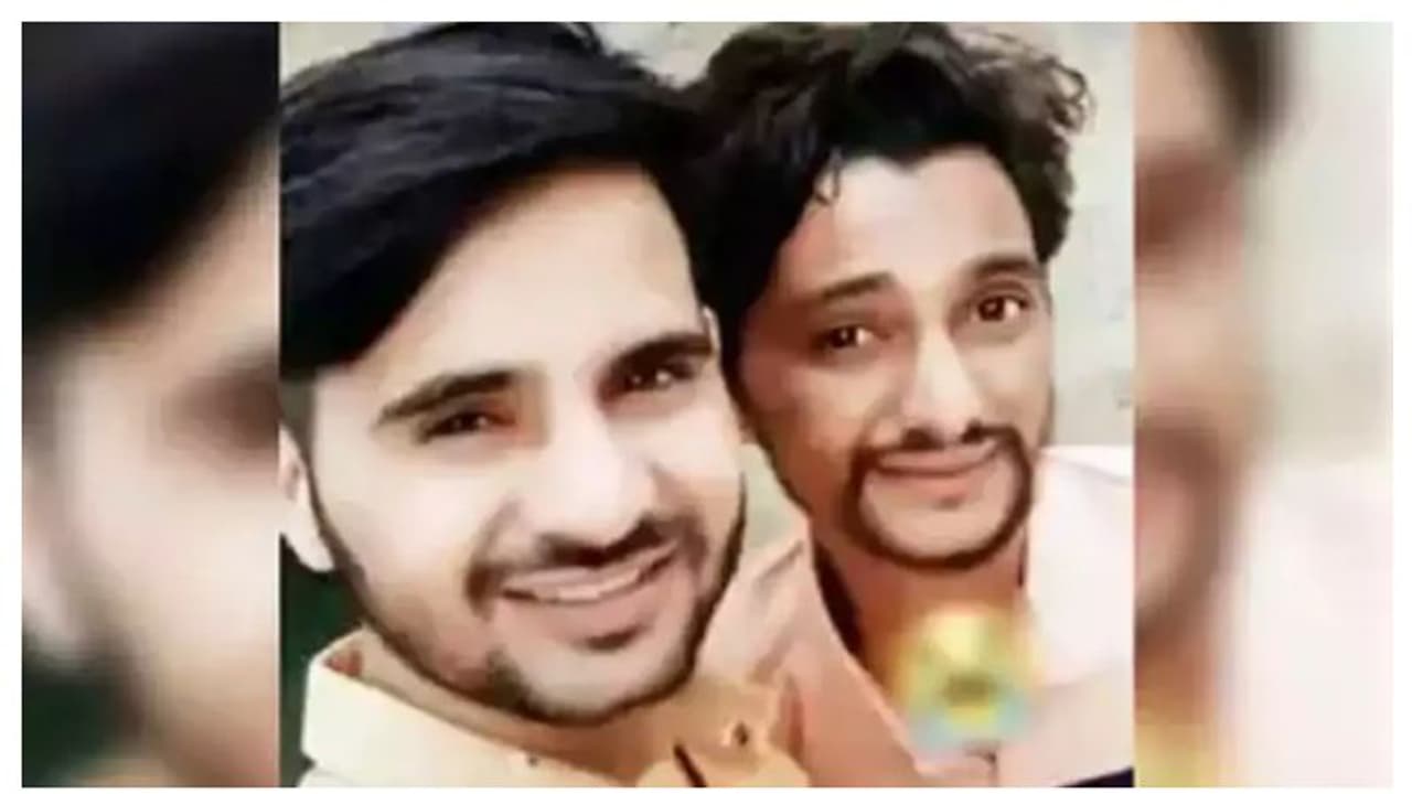 ഇരുവരും 900 കിലോമീറ്റർ അകലെ, മണിക്കൂറുകളുടെ വ്യത്യാസത്തിൽ ഇരട്ടകൾ സമാന അപകടങ്ങളിൽ കൊല്ലപ്പെട്ടു ഇരുവരും 900 കിലോമീറ്റർ അകലെ, മണിക്കൂറുകളുടെ വ്യത്യാസത്തിൽ ഇരട്ടകൾ സമാന അപകടങ്ങളിൽ കൊല്ലപ്പെട്ടു