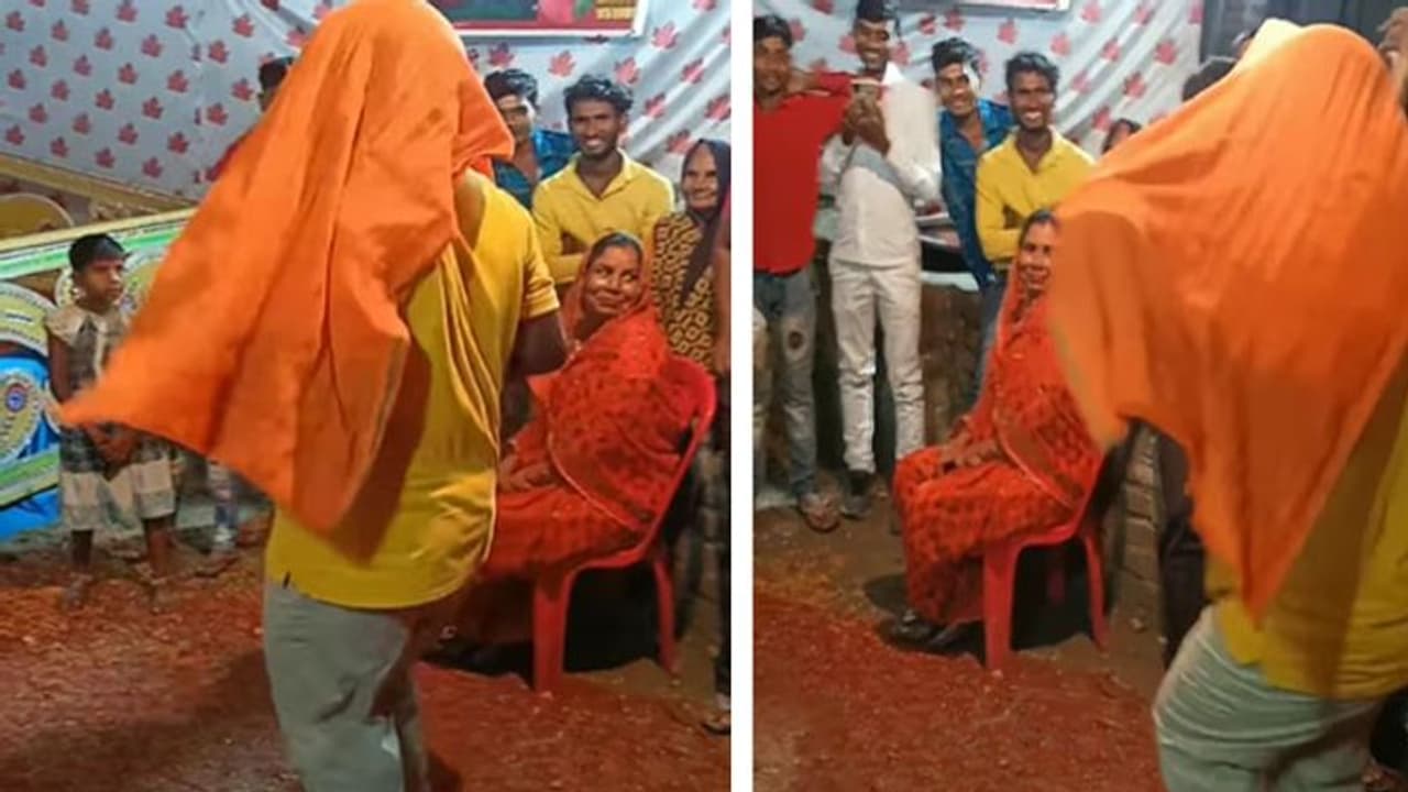 'छत पे सोया था बहनोई' पर अंकल ने किया ऐसा डांस सोशल मीडिया पर छाए, देखें वीडियो 'छत पे सोया था बहनोई' पर अंकल ने किया ऐसा डांस सोशल मीडिया पर छाए, देखें वीडियो
