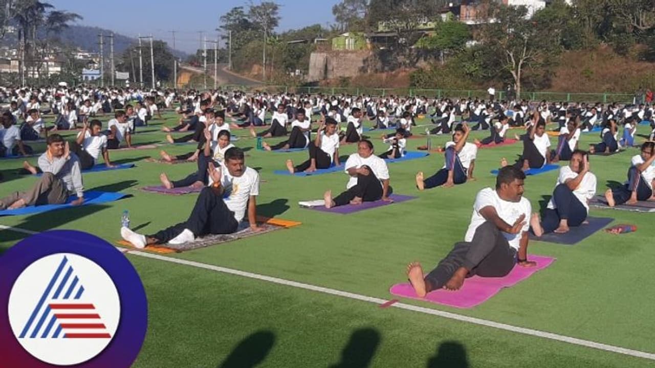 ಕನಿಷ್ಠ 15 ದಿನಕ್ಕೊಮ್ಮೆಯಾದರೂ ಯೋಗ ಮಾಡಿ: ಶಾಸಕ ಅಪ್ಪಚ್ಚು ರಂಜನ್ ಸಲಹೆ ಕನಿಷ್ಠ 15 ದಿನಕ್ಕೊಮ್ಮೆಯಾದರೂ ಯೋಗ ಮಾಡಿ: ಶಾಸಕ ಅಪ್ಪಚ್ಚು ರಂಜನ್ ಸಲಹೆ