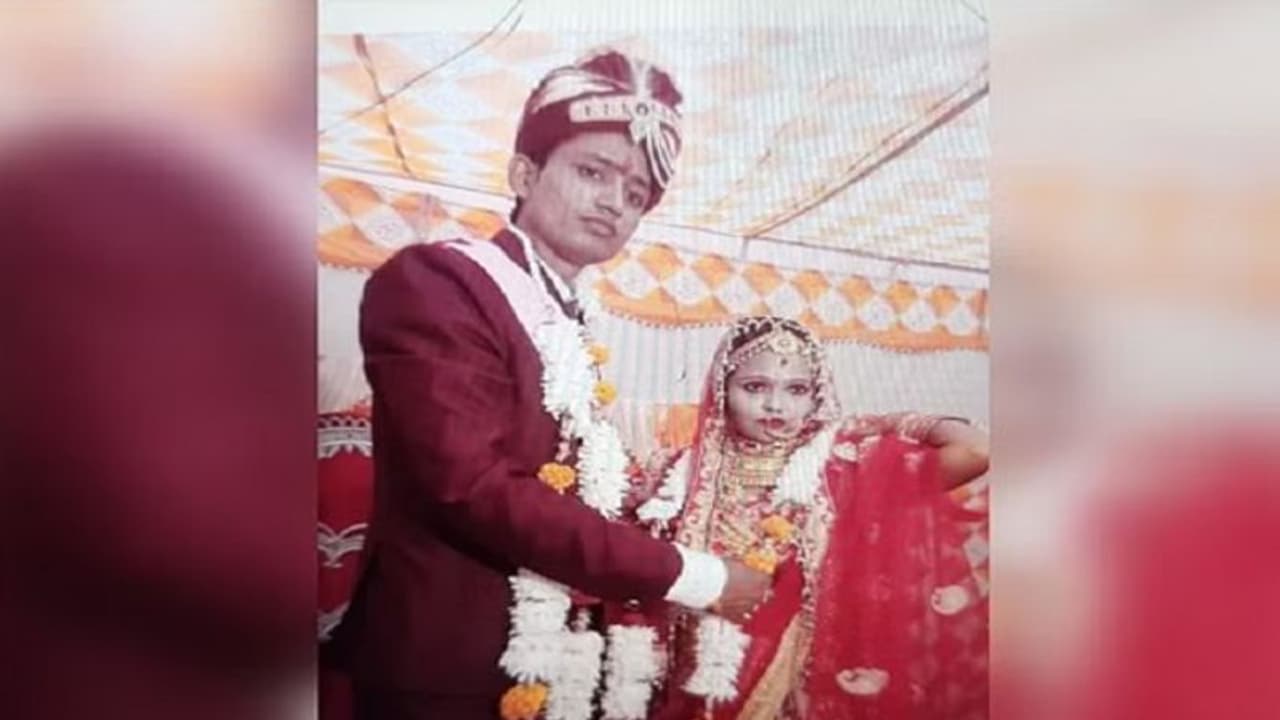 बिस्तर पर पड़ी थी नई बहू की लाश, फंदे से लटक रहा था बेटे का शव, परिजन बोले एक घंटे पहले ही हुई थी बातचीत