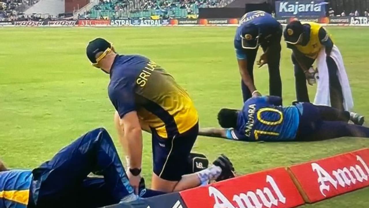IND vs SL: ஃபீல்டிங்கின்போது பலத்த அடி.. எழவே முடியாததால் ஸ்ட்ரெட்ச்சரில் தூக்கி செல்லப்பட்ட இலங்கை வீரர்..! IND vs SL: ஃபீல்டிங்கின்போது பலத்த அடி.. எழவே முடியாததால் ஸ்ட்ரெட்ச்சரில் தூக்கி செல்லப்பட்ட இலங்கை வீரர்..!