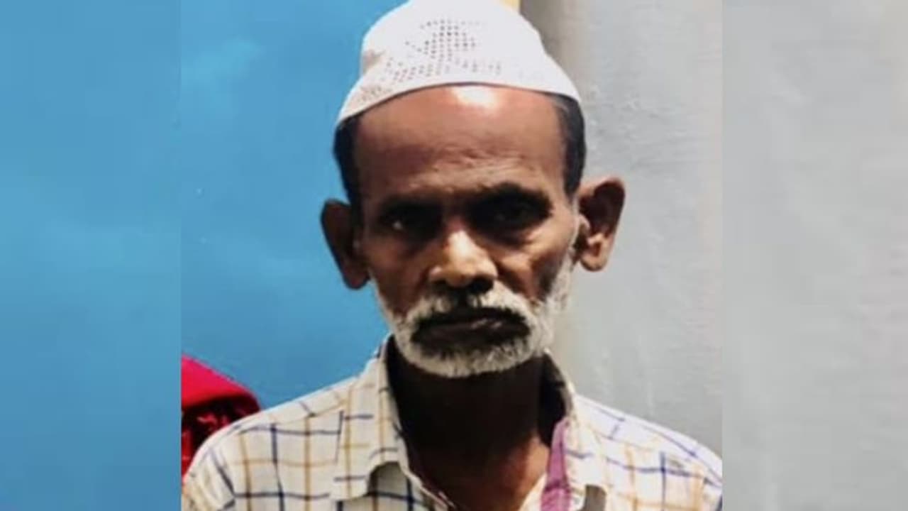 മണ്ണാർക്കാട് മധ്യവയസ്ക്കനെ കഴുത്ത് അറുത്ത് മരിച്ച നിലയിൽ കണ്ടെത്തി, അന്വേഷണം മണ്ണാർക്കാട് മധ്യവയസ്ക്കനെ കഴുത്ത് അറുത്ത് മരിച്ച നിലയിൽ കണ്ടെത്തി, അന്വേഷണം