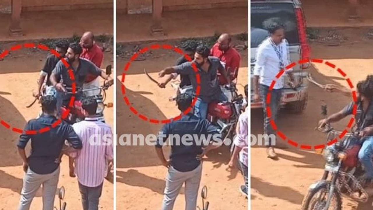 സ്കൂളില് വടിവാള് വീശി രണ്ടംഗ സംഘം; പരാക്രമം പൂർവ വിദ്യാർത്ഥി സംഗമത്തിനിടെ സ്കൂളില് വടിവാള് വീശി രണ്ടംഗ സംഘം; പരാക്രമം പൂർവ വിദ്യാർത്ഥി സംഗമത്തിനിടെ