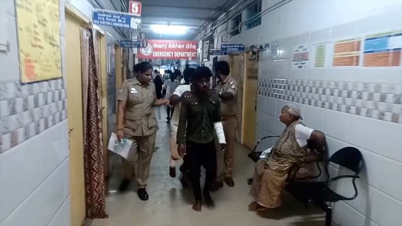 കമിതാക്കൾ ലക്ഷ്യം, കാഞ്ചീപുരത്ത് മലയാളി പെൺകുട്ടിയെ പീഡിപ്പിച്ചവർ പത്ത് പെൺകുട്ടികളെ സമാനമായി ആക്രമിച്ചവർ കമിതാക്കൾ ലക്ഷ്യം, കാഞ്ചീപുരത്ത് മലയാളി പെൺകുട്ടിയെ പീഡിപ്പിച്ചവർ പത്ത് പെൺകുട്ടികളെ സമാനമായി ആക്രമിച്ചവർ