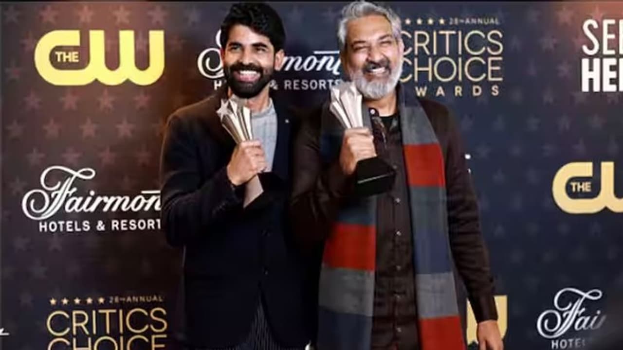 Critics Choice Awards 2023: राजामौली की RRR का दुनियाभर में फिर बजा डंका, फिल्म ने जीते 2 अवॉर्ड Critics Choice Awards 2023: राजामौली की RRR का दुनियाभर में फिर बजा डंका, फिल्म ने जीते 2 अवॉर्ड