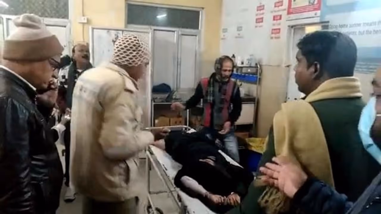 तेज रफ्तार बोलेरो ने बाइक सवारों को कुचला, पति पत्नी समेत 3 की मौके पर मौत, 8 साल की बच्ची लड़ रही मौत से जंग तेज रफ्तार बोलेरो ने बाइक सवारों को कुचला, पति पत्नी समेत 3 की मौके पर मौत, 8 साल की बच्ची लड़ रही मौत से जंग