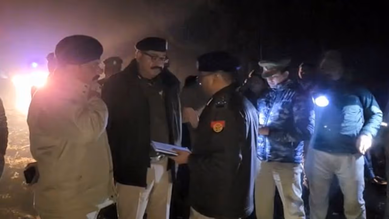 1000 बीघा जमीन के लिए हुआ ट्रिपल मर्डर, बरेली पुलिस ने 9 आरोपियों को किया गिरफ्तार 1000 बीघा जमीन के लिए हुआ ट्रिपल मर्डर, बरेली पुलिस ने 9 आरोपियों को किया गिरफ्तार