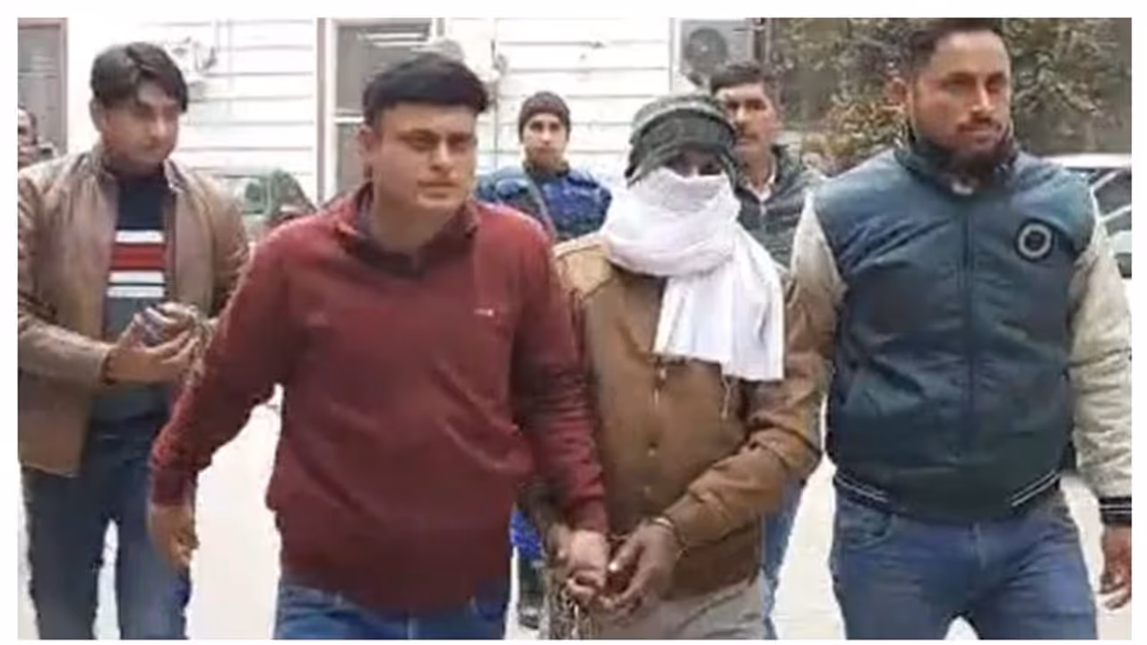 യുവാവിനെ കൊലപ്പെടുത്തി തലവെട്ടിയെടുത്തു, ക്രൂരകൃത്യം മൊബൈലിൽ പകർത്തി പാകിസ്ഥാനിലേക്ക് അയച്ചു യുവാവിനെ കൊലപ്പെടുത്തി തലവെട്ടിയെടുത്തു, ക്രൂരകൃത്യം മൊബൈലിൽ പകർത്തി പാകിസ്ഥാനിലേക്ക് അയച്ചു