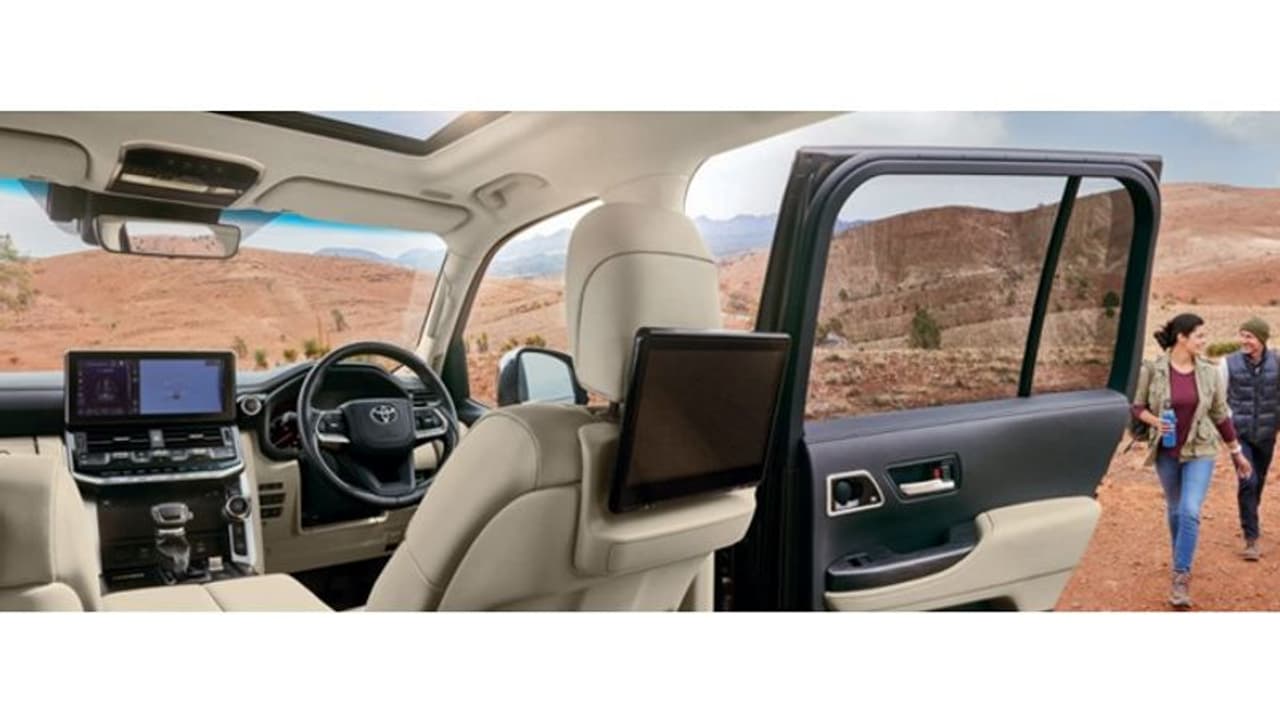 ചൈനയിലേക്ക് രണ്ട് കിടിലൻ എസ്യുവികളുമായി ഇന്നോവ മുതലാളി ചൈനയിലേക്ക് രണ്ട് കിടിലൻ എസ്യുവികളുമായി ഇന്നോവ മുതലാളി