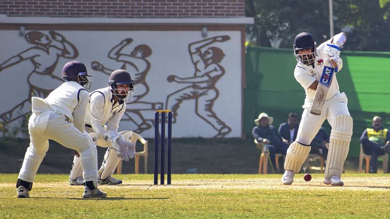 ರಣಜಿ ಟ್ರೋಫಿ ಸೆಮಿಫೈನಲ್: ಮುಂಬೈ, ಮಧ್ಯಪ್ರದೇಶ ಮೇಲುಗೈ ರಣಜಿ ಟ್ರೋಫಿ ಸೆಮಿಫೈನಲ್: ಮುಂಬೈ, ಮಧ್ಯಪ್ರದೇಶ ಮೇಲುಗೈ