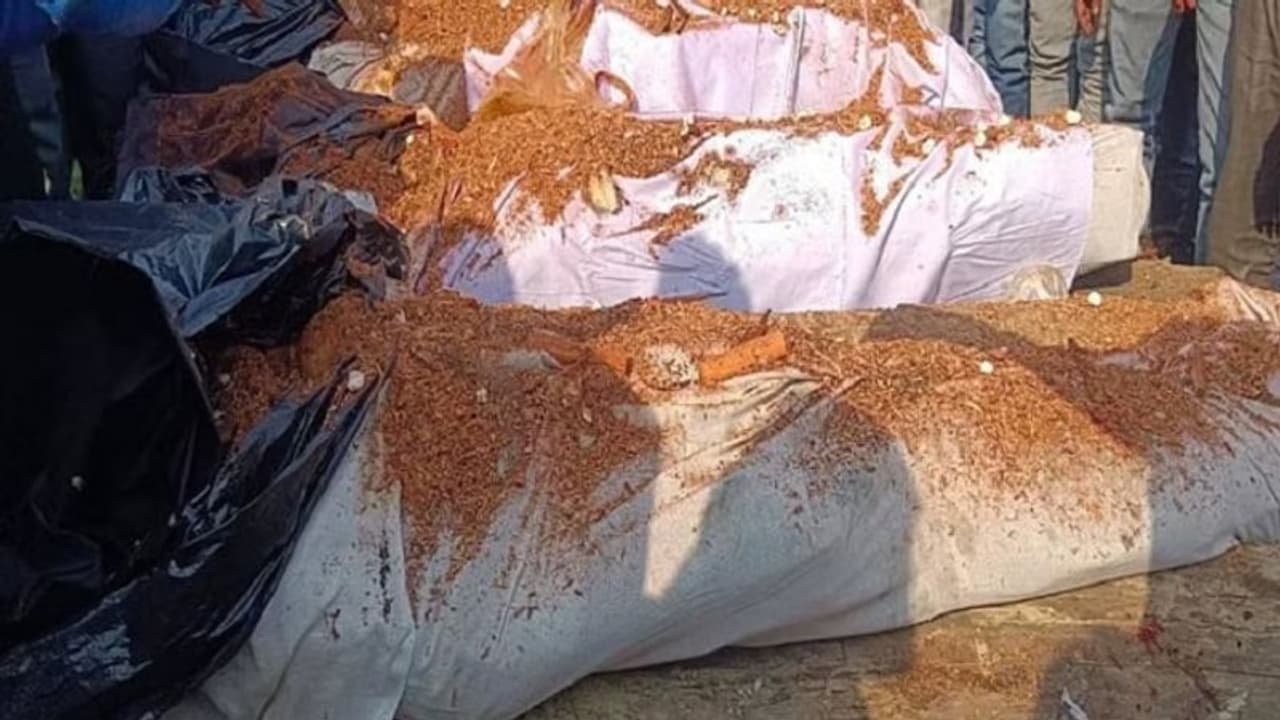 कासगंज में एक ही चिता पर रखे गए 3 भाई बहनों के शव, एक हादसे ने परिवार की खुशियों पर लगाया ग्रहण