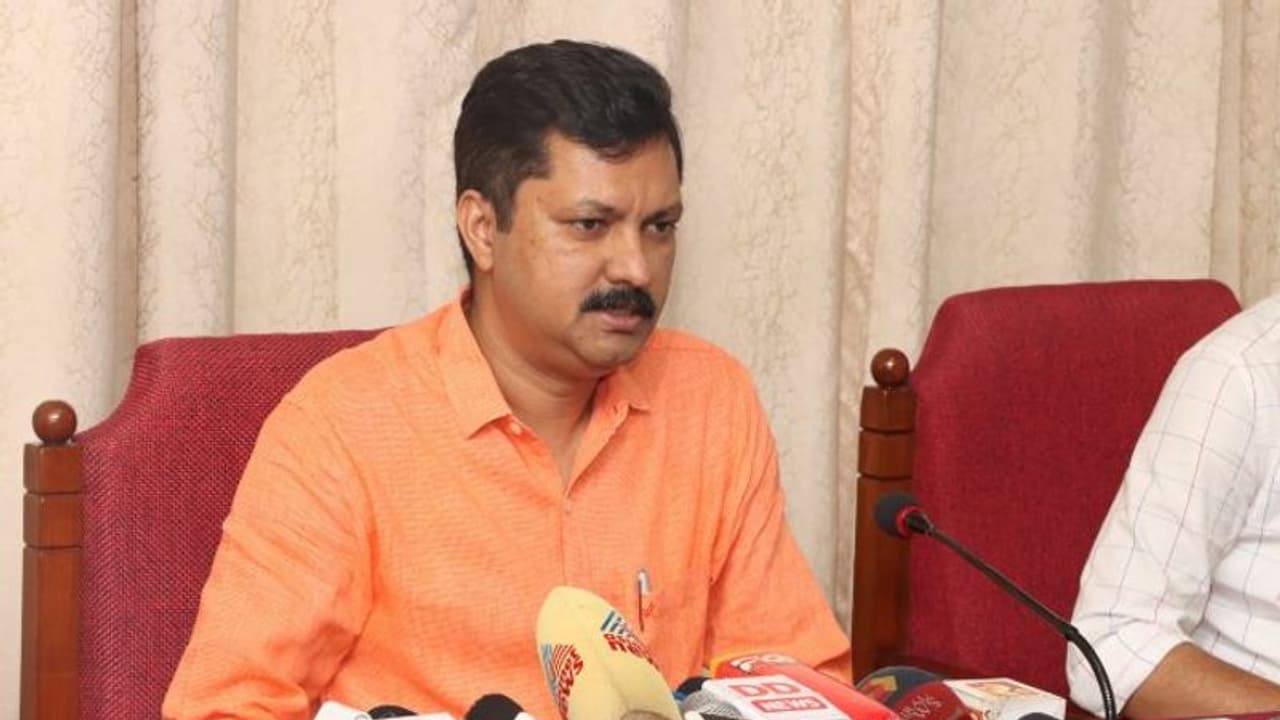 ബാലറ്റ് പെട്ടി വിവാദം: മലപ്പുറം കളക്ടറോട് മുഖ്യ തെരഞ്ഞെടുപ്പ് ഓഫീസർ റിപ്പോർട്ട് തേടി ബാലറ്റ് പെട്ടി വിവാദം: മലപ്പുറം കളക്ടറോട് മുഖ്യ തെരഞ്ഞെടുപ്പ് ഓഫീസർ റിപ്പോർട്ട് തേടി