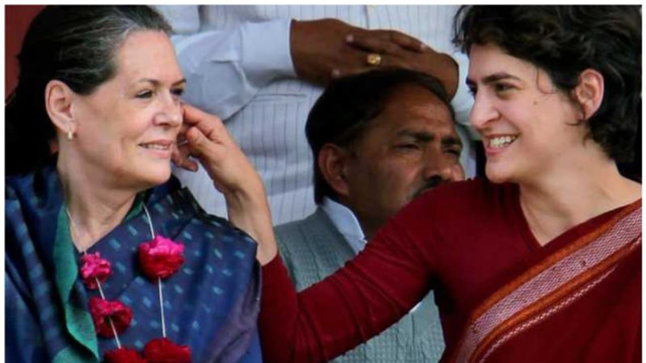 'ഇന്ത്യൻ പാരമ്പര്യം പഠിക്കാൻ പ്രയാസപ്പെട്ടു, രാഷ്ട്രീയം ഇഷ്ടമില്ലായിരുന്നു'; സോണിയയെക്കുറിച്ച് പ്രിയങ്ക 'ഇന്ത്യൻ പാരമ്പര്യം പഠിക്കാൻ പ്രയാസപ്പെട്ടു, രാഷ്ട്രീയം ഇഷ്ടമില്ലായിരുന്നു'; സോണിയയെക്കുറിച്ച് പ്രിയങ്ക