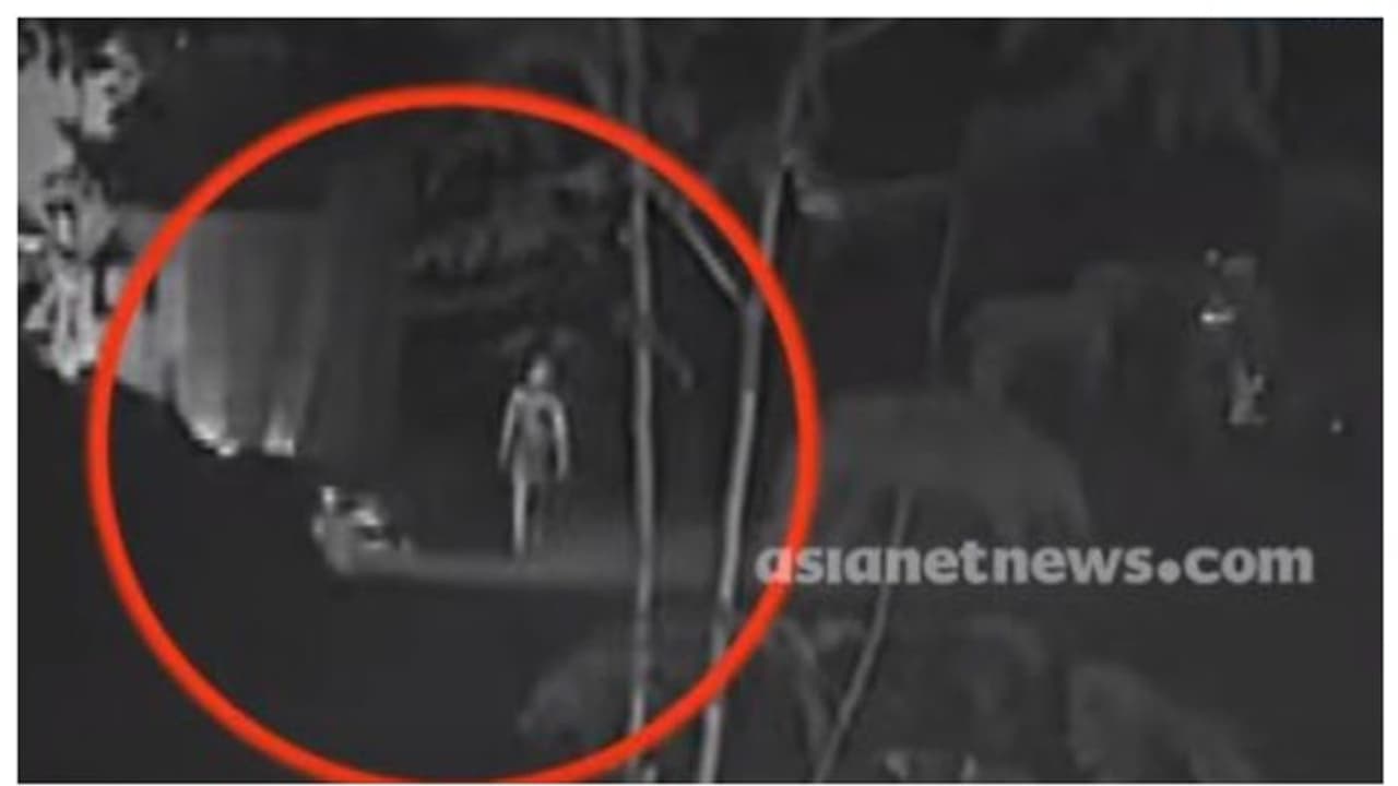 കണ്ണൂരില് വയോധികയുടെ വീടിന് അജ്ഞാതന് തീവെച്ചു, സിസിടിവി ദൃശ്യം പുറത്ത് കണ്ണൂരില് വയോധികയുടെ വീടിന് അജ്ഞാതന് തീവെച്ചു, സിസിടിവി ദൃശ്യം പുറത്ത്