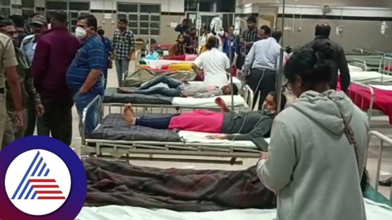 Shivamogga: ಹಾಸ್ಟೆಲ್ ಊಟ ಸೇವಿಸಿ 50ಕ್ಕೂ ಹೆಚ್ಚು ಮಕ್ಕಳು ಅಸ್ವಸ್ಥ: ಯಾವುದೇ ಪ್ರಾಣಾಪಾಯವಿಲ್ಲ Shivamogga: ಹಾಸ್ಟೆಲ್ ಊಟ ಸೇವಿಸಿ 50ಕ್ಕೂ ಹೆಚ್ಚು ಮಕ್ಕಳು ಅಸ್ವಸ್ಥ: ಯಾವುದೇ ಪ್ರಾಣಾಪಾಯವಿಲ್ಲ