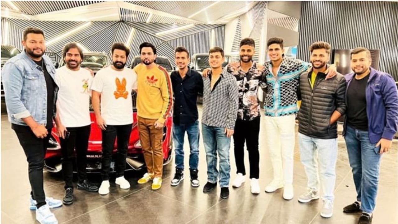 కొమురం భీముడితో టీమిండియా స్టార్లు... ఫోటోలు వైరల్.. ఇక కివీస్ కు ‘నాటు నాటు’ స్టెప్పులే...!