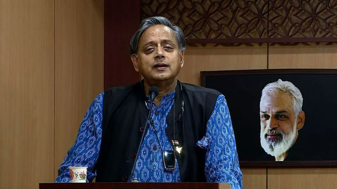 'പരീക്ഷയെഴുതുന്ന മെഷീനുകളല്ല, കുട്ടികൾക്ക് ടെൻഷൻ കാരണം ജീവിക്കാനാവുന്നില്ല': ശശി തരൂർ 'പരീക്ഷയെഴുതുന്ന മെഷീനുകളല്ല, കുട്ടികൾക്ക് ടെൻഷൻ കാരണം ജീവിക്കാനാവുന്നില്ല': ശശി തരൂർ