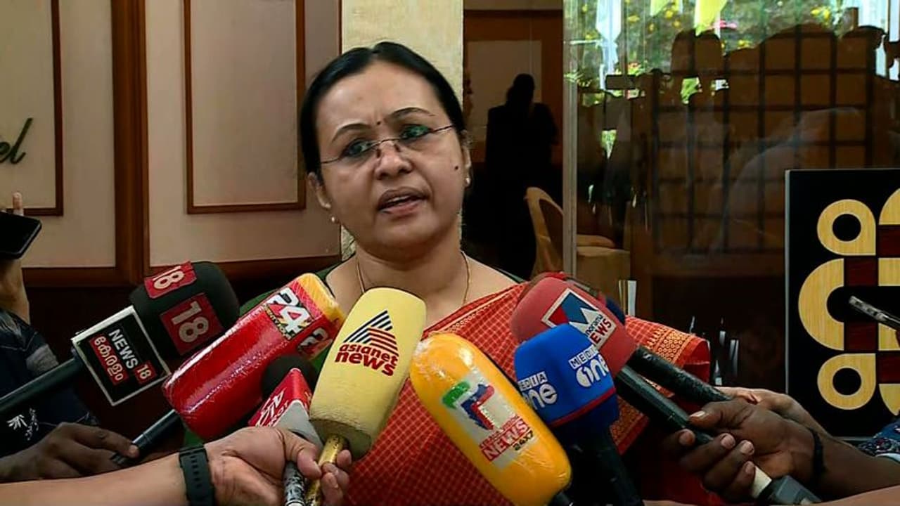 വയനാട്, കാസർകോട് മെഡിക്കൽ കോളജ് ആശുപത്രികളിൽ കുറവുകളുണ്ട്, പരിഹരിക്കാൻ ശ്രമം നടക്കുന്നു മന്ത്രി വീണ ജോർജ് വയനാട്, കാസർകോട് മെഡിക്കൽ കോളജ് ആശുപത്രികളിൽ കുറവുകളുണ്ട്, പരിഹരിക്കാൻ ശ്രമം നടക്കുന്നു മന്ത്രി വീണ ജോർജ്