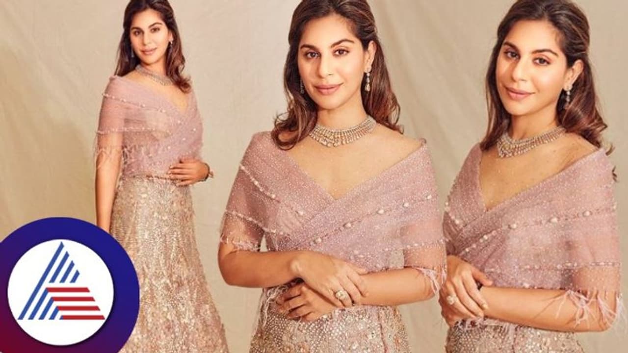 ಕೊನೆಗೂ ಕ್ಯಾಮೆರಾಗೆ ಬೇಬಿ ಬಂಪ್ ತೋರಿಸಿದ ಚಿರಂಜೀವಿ ಸೊಸೆ ಉಪಾಸನಾ; ನೆಟ್ಟಿಗರು ಫುಲ್ ಕನ್ಫ್ಯೂಸ್