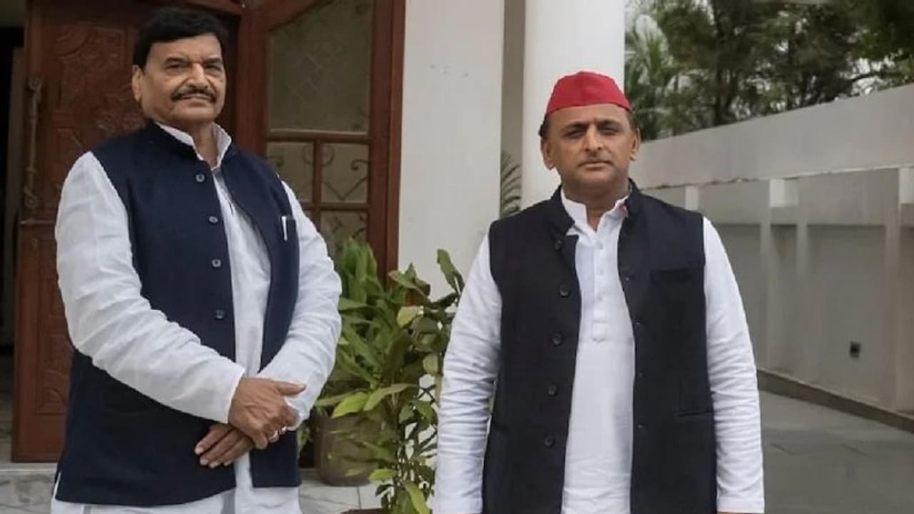 सपा में शिवपाल को मिलेगी बड़ी जिम्मेदारी, बढ़ सकता है बेटे आदित्य का भी कद सपा में शिवपाल को मिलेगी बड़ी जिम्मेदारी, बढ़ सकता है बेटे आदित्य का भी कद