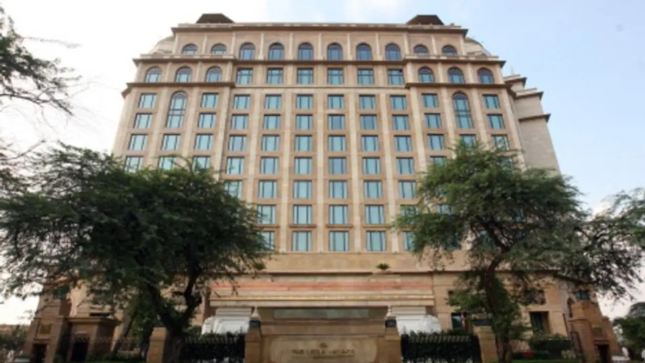 ലീലാ പാലസില് നിന്ന് ബില്ല് നല്കാതെ ഓടി രക്ഷപ്പെട്ട് യുവാവ്; നല്കാനുള്ളത് 23.46 ലക്ഷം രൂപ ലീലാ പാലസില് നിന്ന് ബില്ല് നല്കാതെ ഓടി രക്ഷപ്പെട്ട് യുവാവ്; നല്കാനുള്ളത് 23.46 ലക്ഷം രൂപ