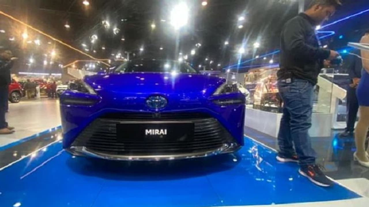 ఆటో ఎక్స్పోలో టొయోటా కొత్త కార్: ఒక్క ఫుల్ ట్యాంక్తో హైదరాబాద్ నుండి వైజాగ్ వెళ్లొచ్చు.. ఆటో ఎక్స్పోలో టొయోటా కొత్త కార్: ఒక్క ఫుల్ ట్యాంక్తో హైదరాబాద్ నుండి వైజాగ్ వెళ్లొచ్చు..