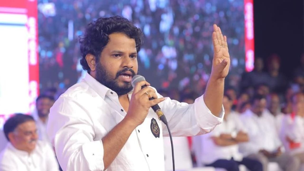 ప్రజారాజ్యం గెలిచిన చోట హైపర్ ఆదికి జనసేన సీటు? ప్రజారాజ్యం గెలిచిన చోట హైపర్ ఆదికి జనసేన సీటు?