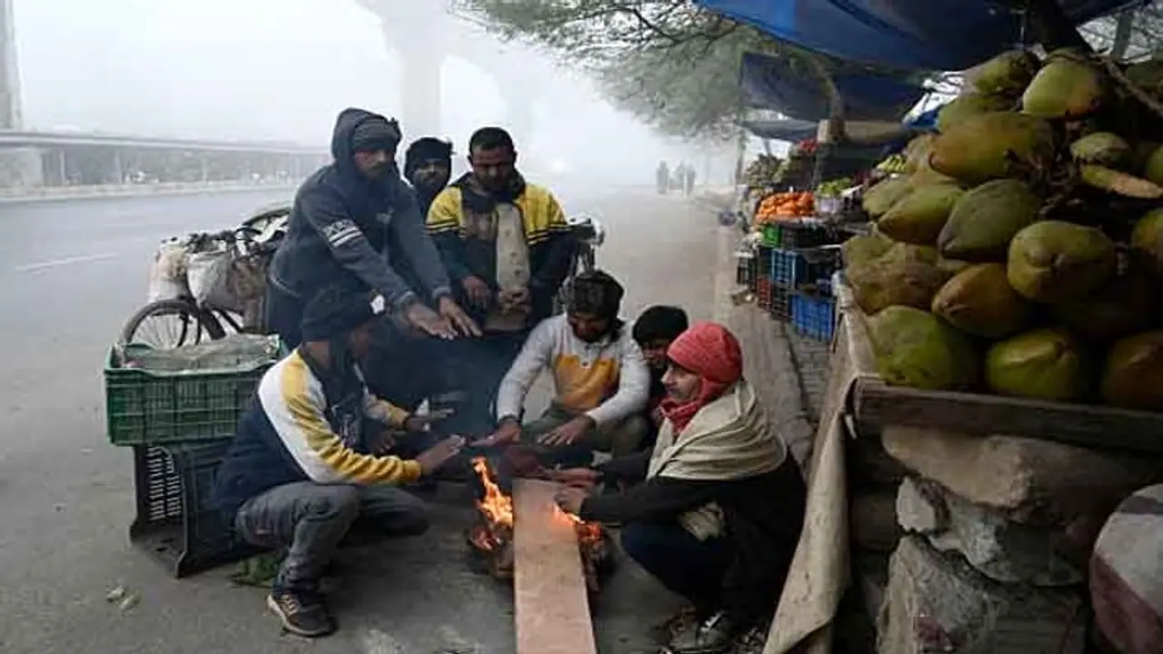 Dense fog creates low visibility in Delhi NCR, 6 trains, several flights delayed
