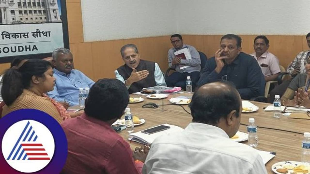 ಗುರುರಾಘವೇಂದ್ರ ಬ್ಯಾಂಕ್ ಹಗರಣ: ಸಿಬಿಐಗೆ ಒಪ್ಪಿಸಲು ಶೀಘ್ರವೇ ಶಿಫಾರಸ್ಸು, ಎಸ್ಟಿಎಸ್ ಗುರುರಾಘವೇಂದ್ರ ಬ್ಯಾಂಕ್ ಹಗರಣ: ಸಿಬಿಐಗೆ ಒಪ್ಪಿಸಲು ಶೀಘ್ರವೇ ಶಿಫಾರಸ್ಸು, ಎಸ್ಟಿಎಸ್