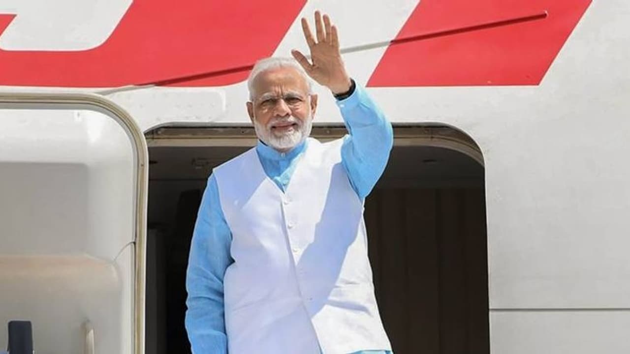 PM Narendra Modi Mumbai visit: பிரதமர் மோடி இன்று மும்பை வருகை! 2 வந்தே பாரத் ரயில்கள், கல்வி வளாகம் தொடக்கம் PM Narendra Modi Mumbai visit: பிரதமர் மோடி இன்று மும்பை வருகை! 2 வந்தே பாரத் ரயில்கள், கல்வி வளாகம் தொடக்கம்