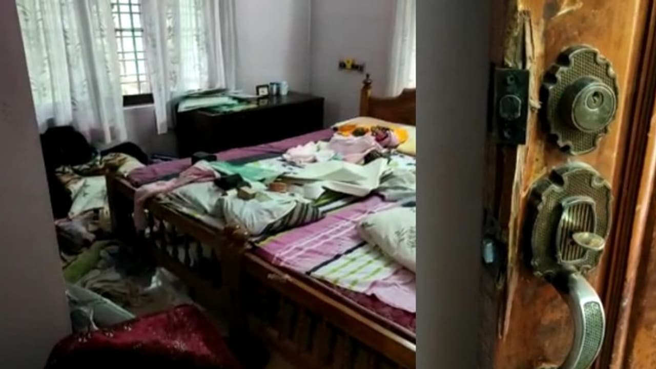 മതില്‍ ചാടി, സഞ്ചിയും തൂക്കി രണ്ട് പേരെത്തി; അരുവിക്കരയിൽ പട്ടാപ്പകല്‍ മോഷണം, 8.6 ലക്ഷവും 32 പവനും കവര്‍ന്നു 