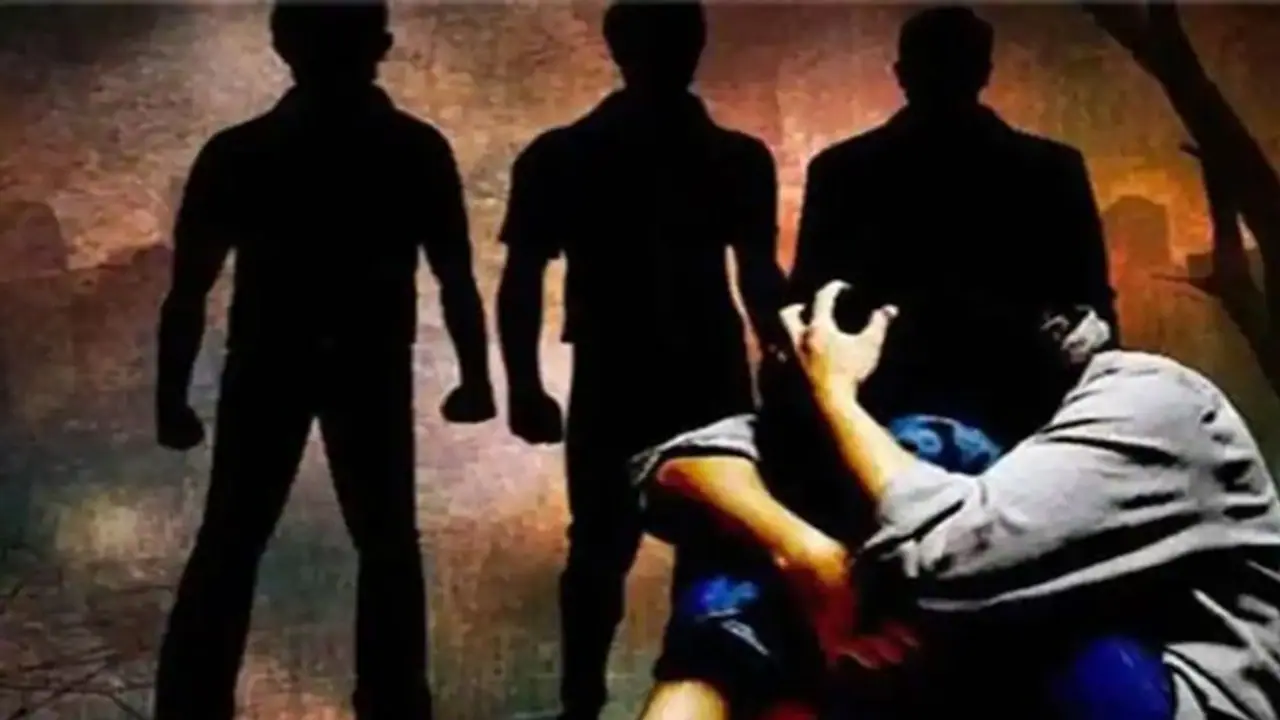 ಬೆಂಗಳೂರಿನಲ್ಲಿ ಬಸ್ಗಾಗಿ ಕಾಯುತ್ತಿದ್ದ ಮಹಿಳೆಯನ್ನ ಕರೆದೊಯ್ದು ಸಾಮೂಹಿಕ ಬಲಾತ್ಕಾರ! ಬೆಂಗಳೂರಿನಲ್ಲಿ ಬಸ್ಗಾಗಿ ಕಾಯುತ್ತಿದ್ದ ಮಹಿಳೆಯನ್ನ ಕರೆದೊಯ್ದು ಸಾಮೂಹಿಕ ಬಲಾತ್ಕಾರ!