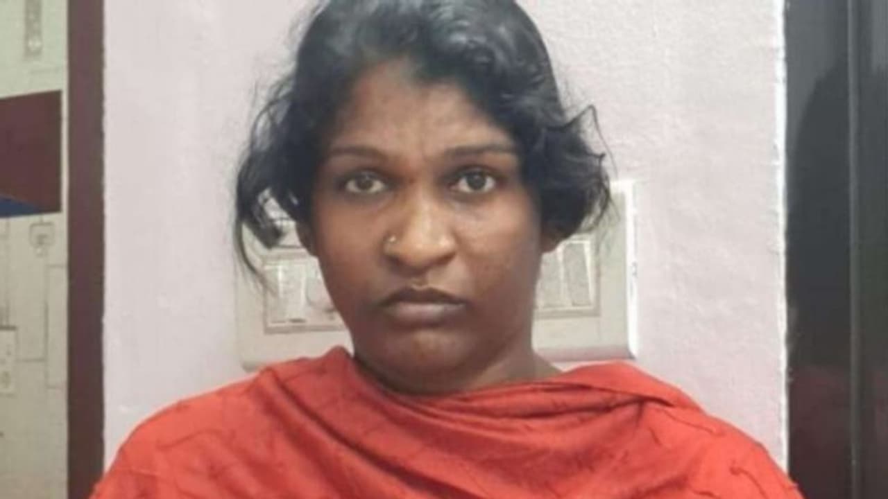 ബസിനുള്ളിൽ യാത്രക്കാരിയുടെ മാല പൊട്ടിച്ചു രക്ഷപെടാൻ ശ്രമം, യുവതിയെ പിടികൂടി യാത്രക്കാര്‍