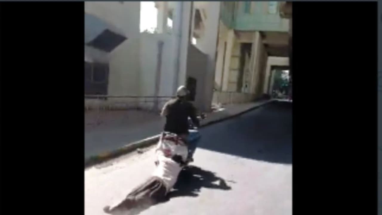 முதியவரை 500 மீட்டருக்கு பைக்கில் இழுத்துச் சென்ற இளைஞர்: பெங்களூரு போலீஸார் கொலை முயற்சி வழக்கு பதிவு 