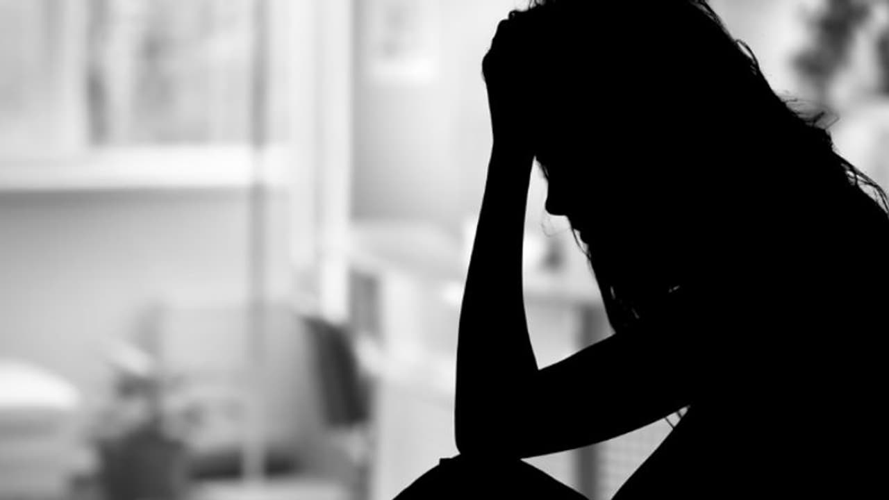 കാട്ടാനയെ കണ്ട് ഭയന്നോടി ഗര്ഭിണിയായ യുവതിക്ക് പരിക്ക്; ഗർഭസ്ഥ ശിശു മരിച്ചു, ആശുപത്രിയലെത്തിച്ചത് ജീപ്പില് കാട്ടാനയെ കണ്ട് ഭയന്നോടി ഗര്ഭിണിയായ യുവതിക്ക് പരിക്ക്; ഗർഭസ്ഥ ശിശു മരിച്ചു, ആശുപത്രിയലെത്തിച്ചത് ജീപ്പില്