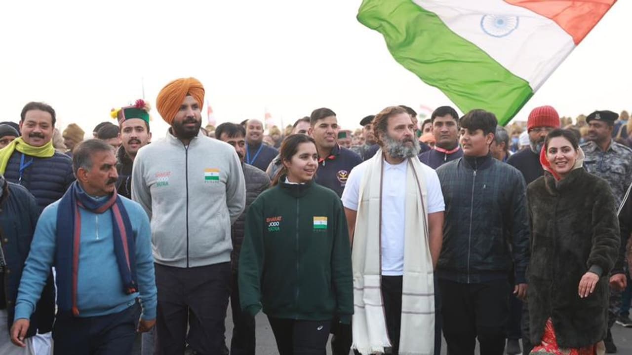 കശ്മീരിലും ഭാരത് ജോഡോ യാത്ര കാൽനടയായി തന്നെ; സമാപന സമ്മേളനം പ്രതിപക്ഷ ഐക്യനിരയുടെ ശക്തിപ്രകടനമാക്കാൻ തീരുമാനം