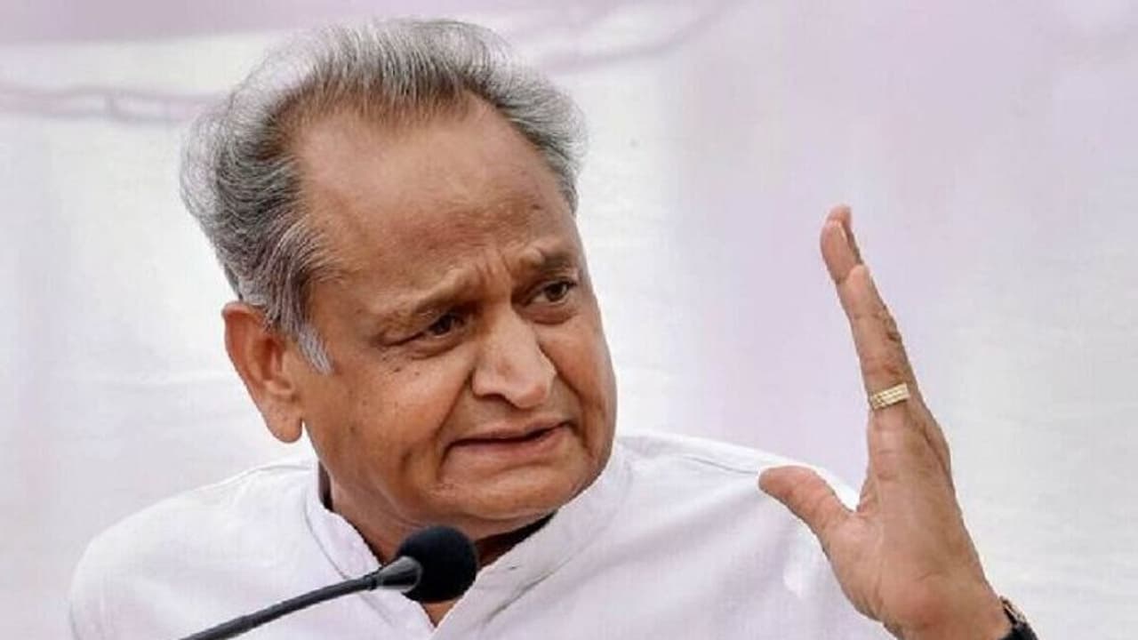 शराब कारोबारियों के लिए राजस्थान के CM गहलोत ने निकाले नए नियम, एक चूक और रद्द हो जाएगा लाइसेंस शराब कारोबारियों के लिए राजस्थान के CM गहलोत ने निकाले नए नियम, एक चूक और रद्द हो जाएगा लाइसेंस