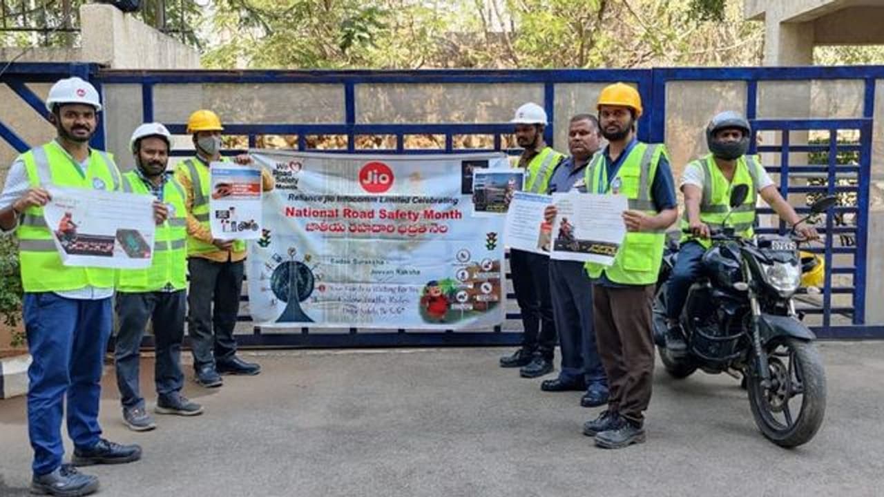 జియో తెలంగాణలో ‘నేషనల్ రోడ్ సేఫ్టీ వీక్’.. ఒక నెలపాటు కొనసాగించనున్న రోడ్డు భద్రతా కార్యక్రమాలు.. జియో తెలంగాణలో ‘నేషనల్ రోడ్ సేఫ్టీ వీక్’.. ఒక నెలపాటు కొనసాగించనున్న రోడ్డు భద్రతా కార్యక్రమాలు..