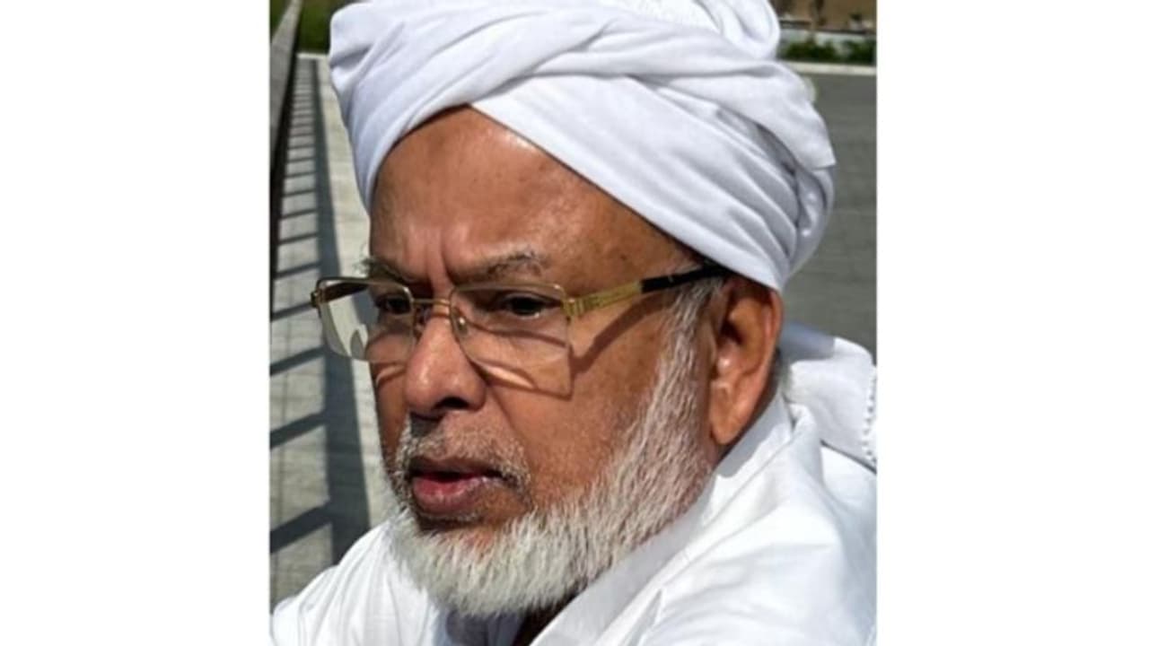 സൗദി അറേബ്യയില് നിര്യാതനായ ക്ലാരി അബൂബക്കര് ഹാജിയുടെ മൃതദേഹം ഖബറടക്കി സൗദി അറേബ്യയില് നിര്യാതനായ ക്ലാരി അബൂബക്കര് ഹാജിയുടെ മൃതദേഹം ഖബറടക്കി