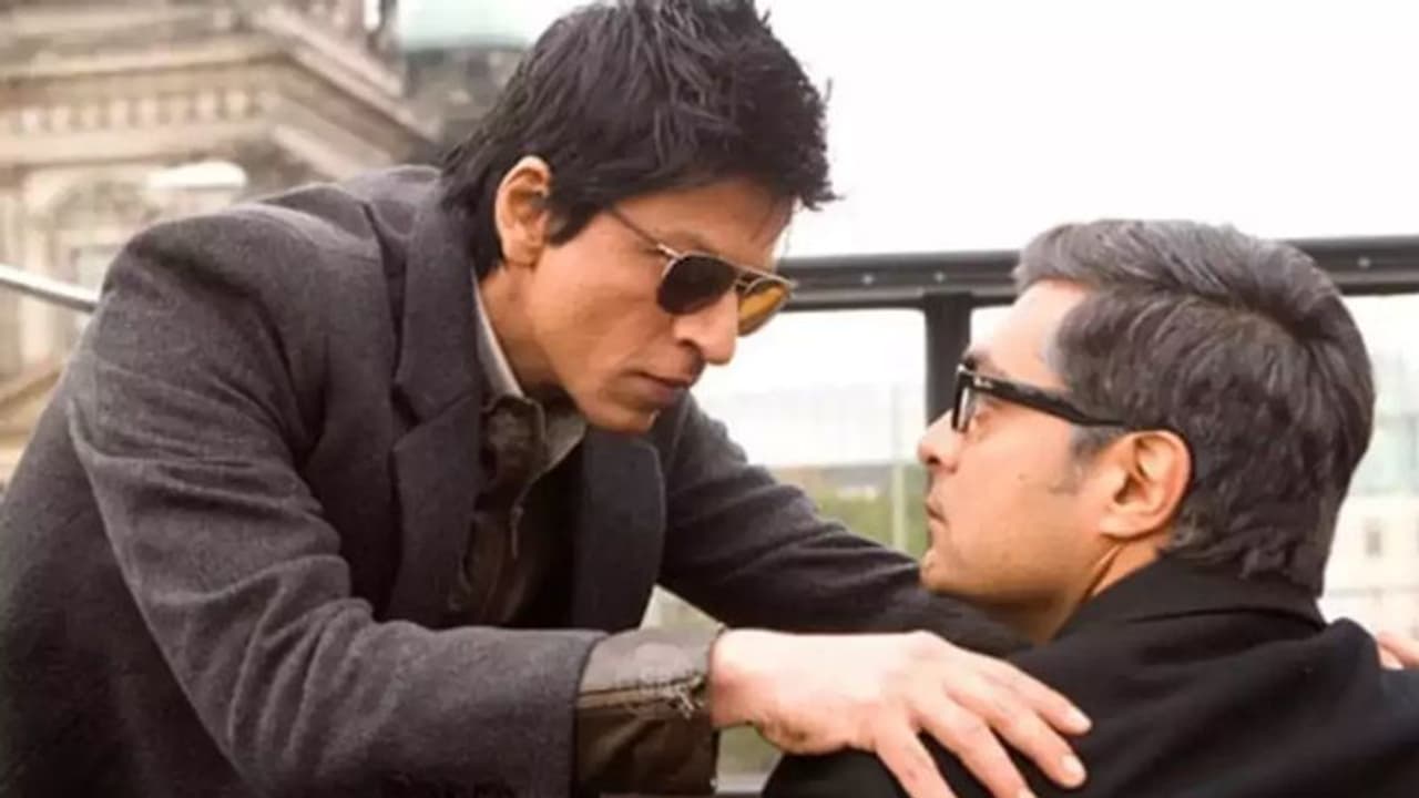 'अबे साले!?' ओवरएक्टिंग करते SRK ने डायरेक्टर से कही थी यह बात, को एक्टर का चौंकाने वाला खुलासा 'अबे साले!?' ओवरएक्टिंग करते SRK ने डायरेक्टर से कही थी यह बात, को एक्टर का चौंकाने वाला खुलासा