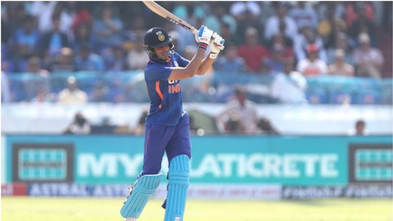 పెవిలియన్‌ బాట పట్టిన రోహిత్, కోహ్లీ, ఇషాన్.. ఉప్పల్‌లో పోరాడుతున్న టీమిండియా