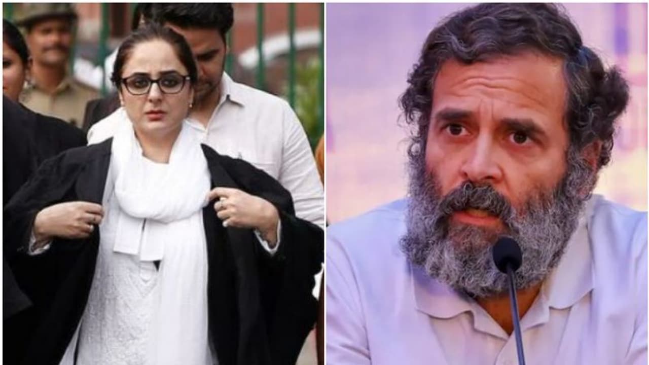 ഭാരത് ജോഡോ യാത്ര കശ്മീരിലേക്ക് കടക്കാനിരിക്കെ കോൺഗ്രസിന് തിരിച്ചടി; കത്വ കേസ് അഭിഭാഷക പാർട്ടി വിട്ടു ഭാരത് ജോഡോ യാത്ര കശ്മീരിലേക്ക് കടക്കാനിരിക്കെ കോൺഗ്രസിന് തിരിച്ചടി; കത്വ കേസ് അഭിഭാഷക പാർട്ടി വിട്ടു