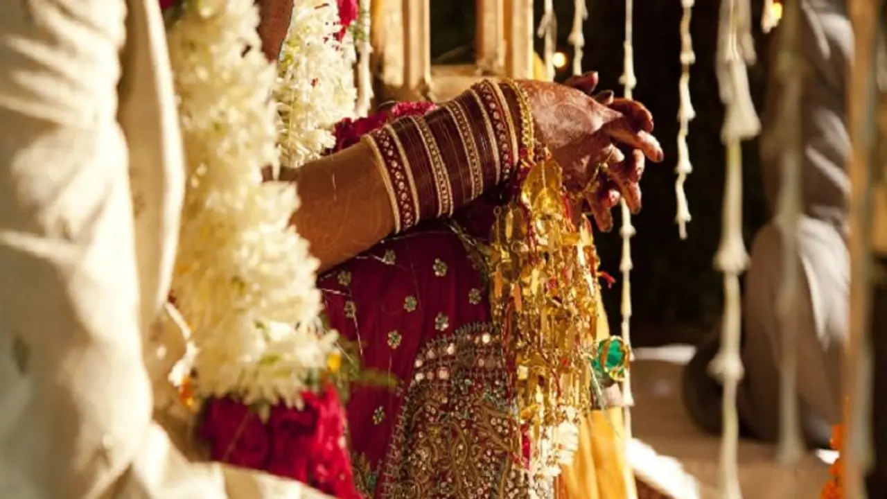 47 year old UP BJP leader elopes with SP leader's daughter; gets expelled 47 year old UP BJP leader elopes with SP leader's daughter; gets expelled