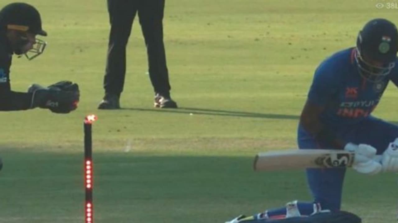 മൂന്നാം അംപയറുടെ ആന മണ്ടത്തരം? ഹാര്‍ദിക് പാണ്ഡ്യയുടെ വിക്കറ്റില്‍ വന്‍ വിവാദം, തലയില്‍ കൈവെച്ച് ആരാധകര്‍