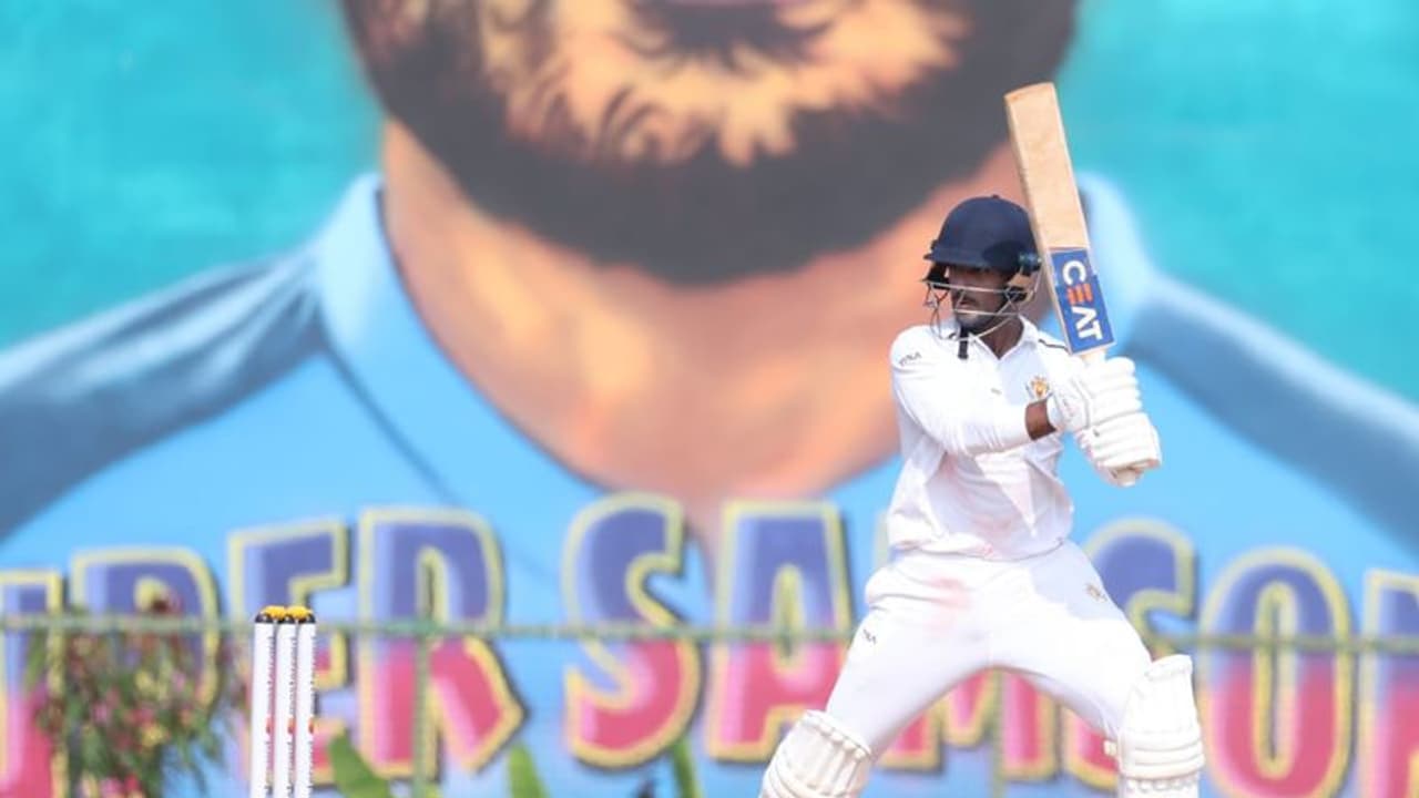 രഞ്ജി ട്രോഫി: കര്ണാടകക്ക് മികച്ച ഒന്നാം ഇന്നിംഗ്സ് ലീഡ്, കേരളത്തിന്റെ പ്രതീക്ഷ മങ്ങി;ഇനി സമനിലക്കായുള്ള കളി രഞ്ജി ട്രോഫി: കര്ണാടകക്ക് മികച്ച ഒന്നാം ഇന്നിംഗ്സ് ലീഡ്, കേരളത്തിന്റെ പ്രതീക്ഷ മങ്ങി;ഇനി സമനിലക്കായുള്ള കളി